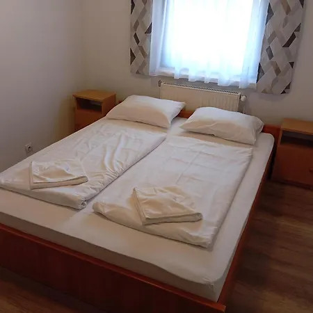 Friends - Promenade Emelet Apartment Balatonfured