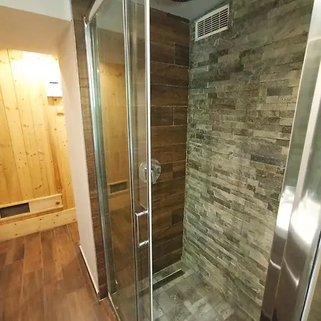 Friends - Promenade Emelet Apartman *
